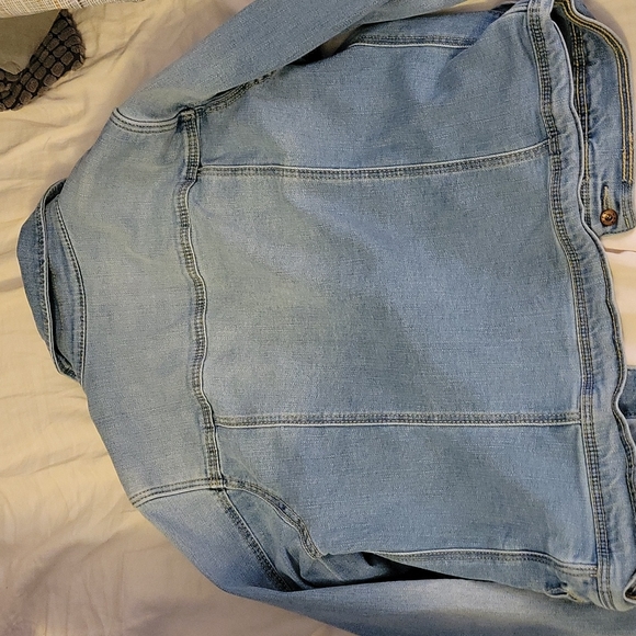 Cropped denim jacket - Picture 4 of 4